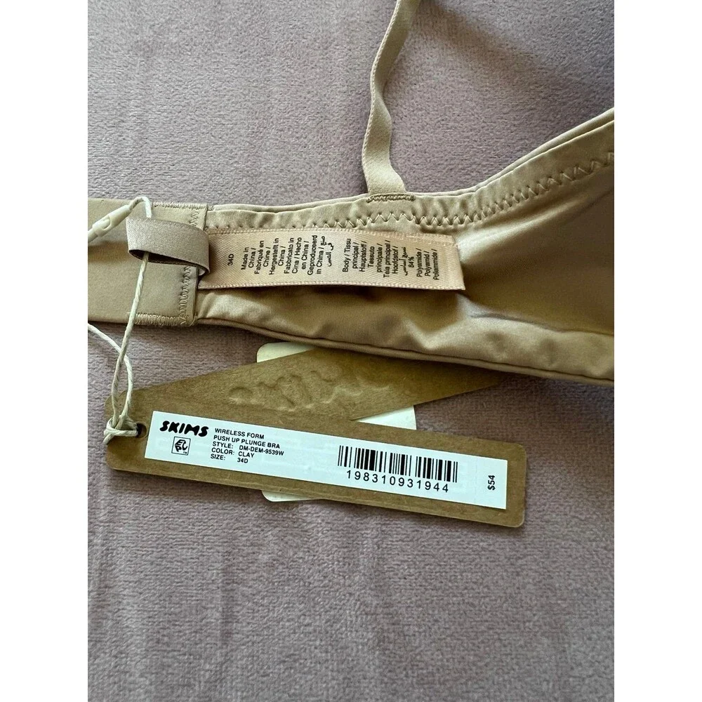 SKIMS WIRELESS FORM PUSH-UP PLUNGE BRA - size 34D- color Clay - new with tags - Picture 8 of 11